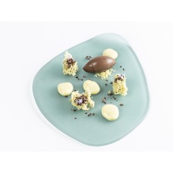 Platos de vidrio verde opalina con diseño sofisticado y natural