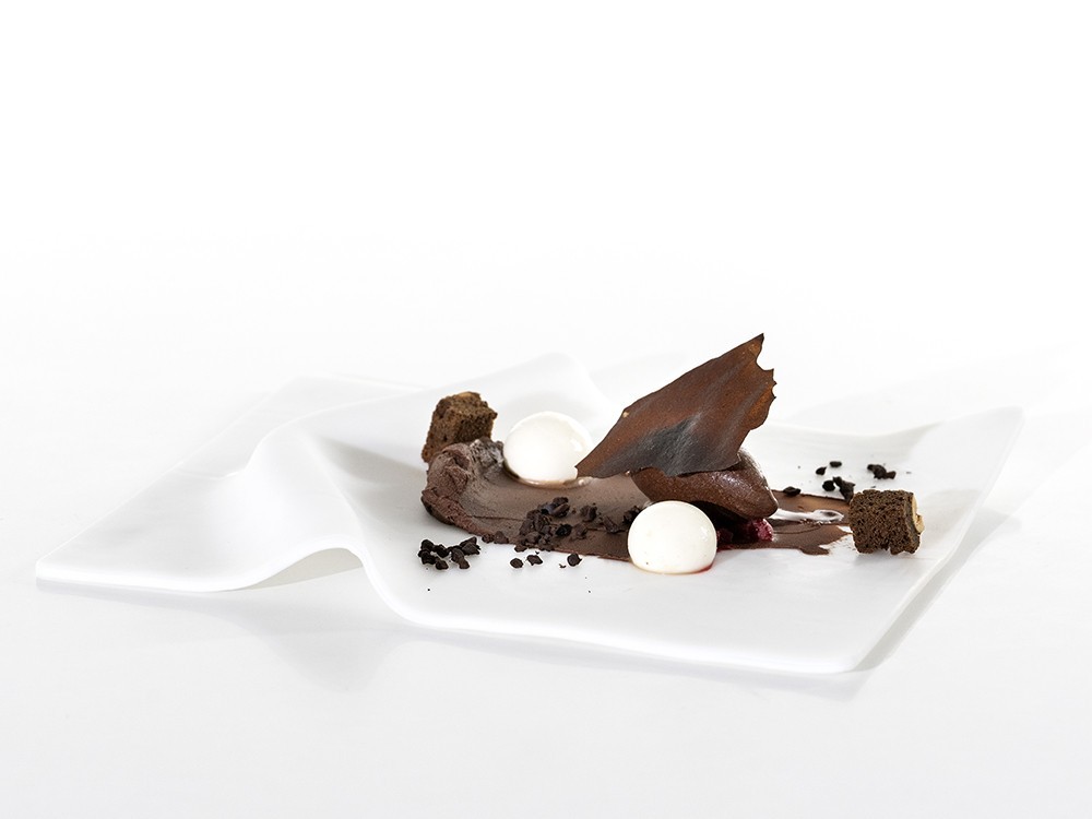 Plato de vidrio negro – Diseño exclusivo con acabado mate y textura original Plato de vidrio negro – Diseño exclusivo con acabado mate y textura original